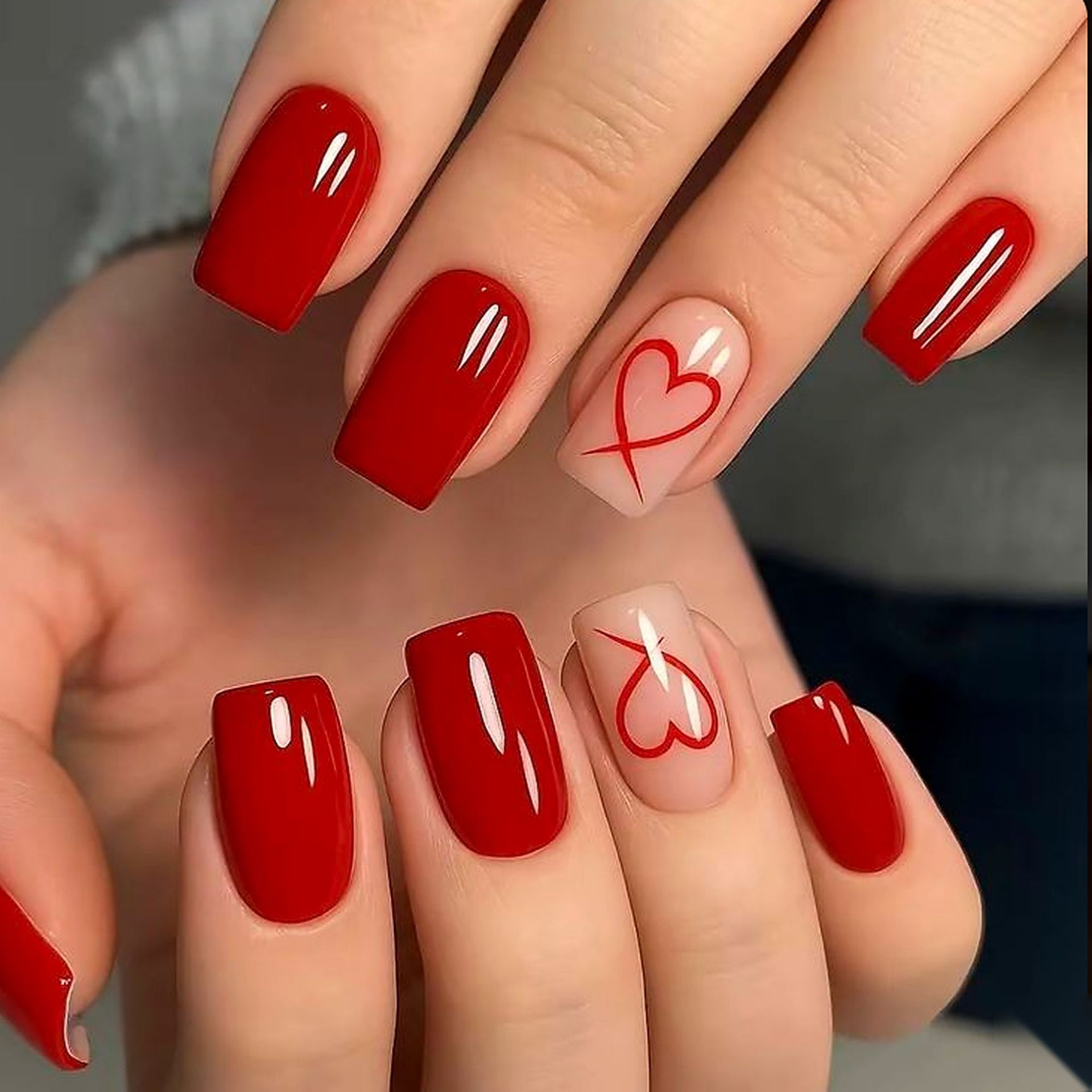 Nail Art Valentines Day - 24 faux ongles carrés courts brillants