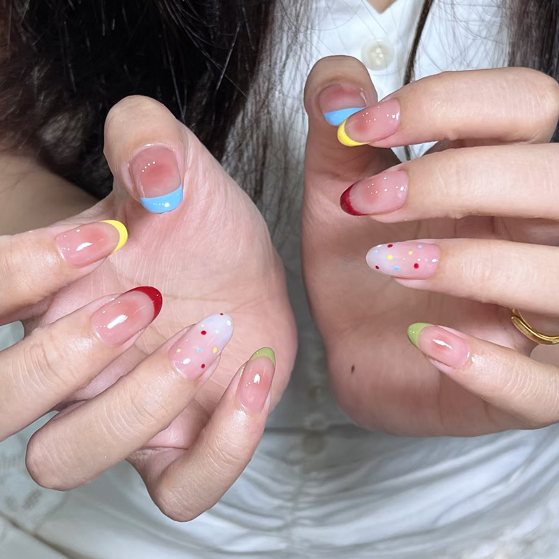 Lot de 24 faux ongles en amand - Press On Nail Set avis et prix